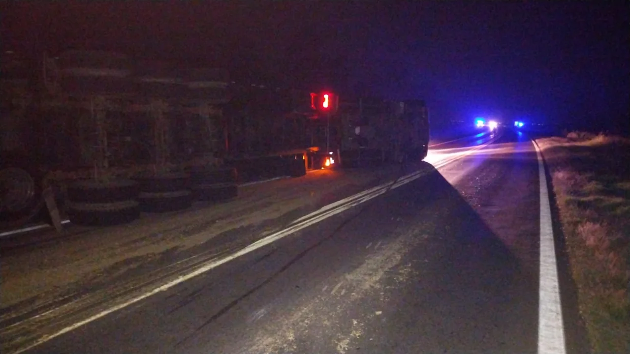 Volcó un camión en Ruta 7 de Córdoba: un herido