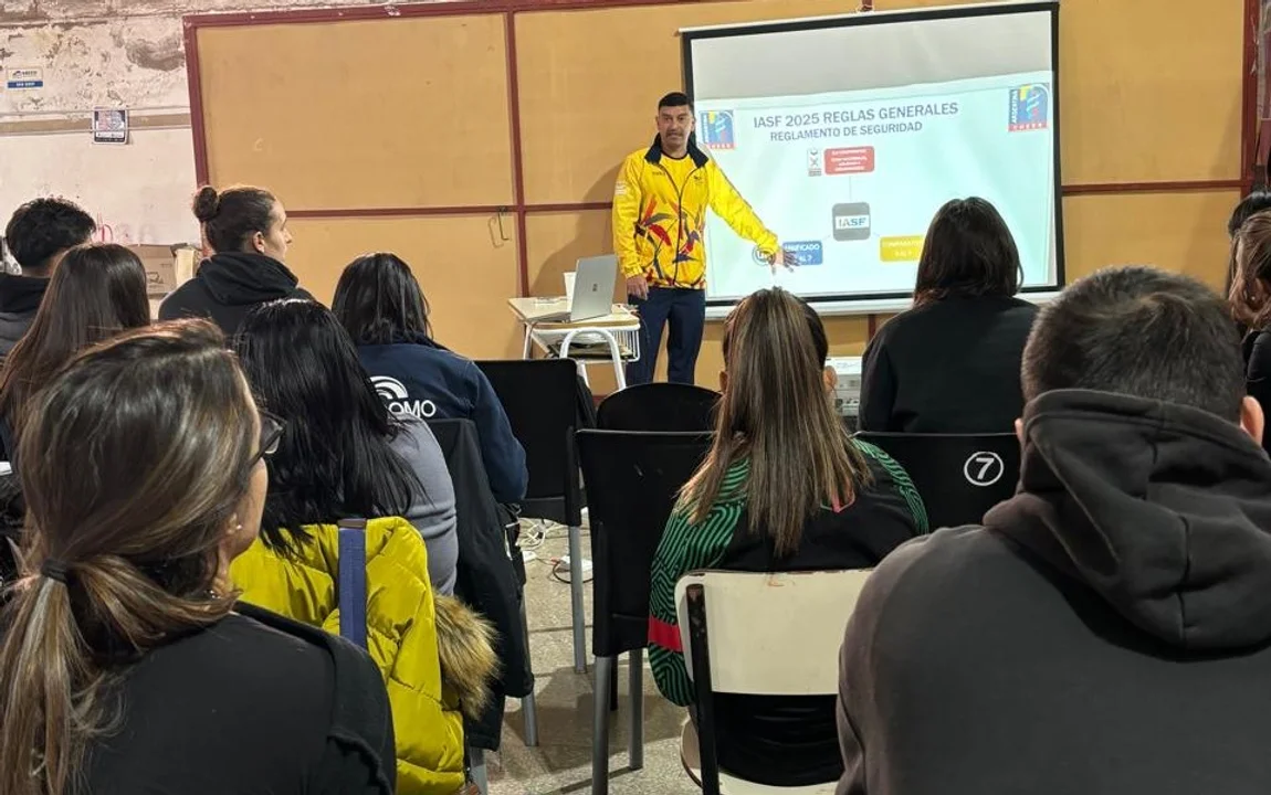 Capacitación internacional de primer nivel sobre Cheer en Córdoba. La misma está a carrgo del entrenador colombiano Milton Acero.