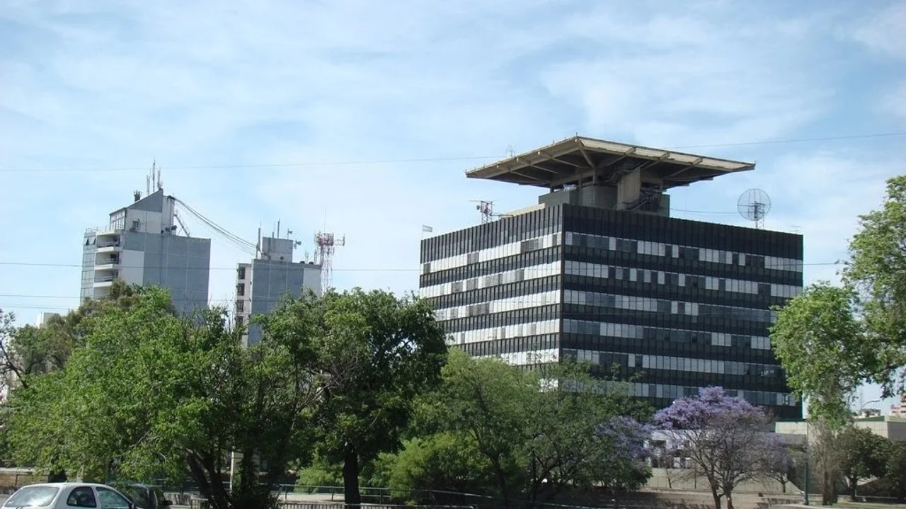 El emblemático edificio central de la EPEC