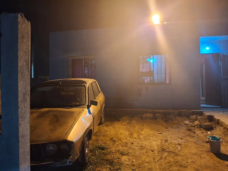 La vivienda y el vehículo atacados