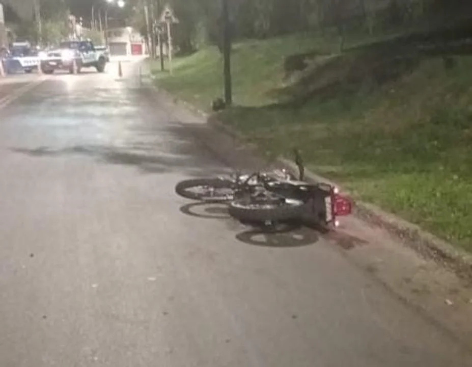 Accidente fatal en Córdoba: un joven murió tras chocar contra un poste con su motocicleta