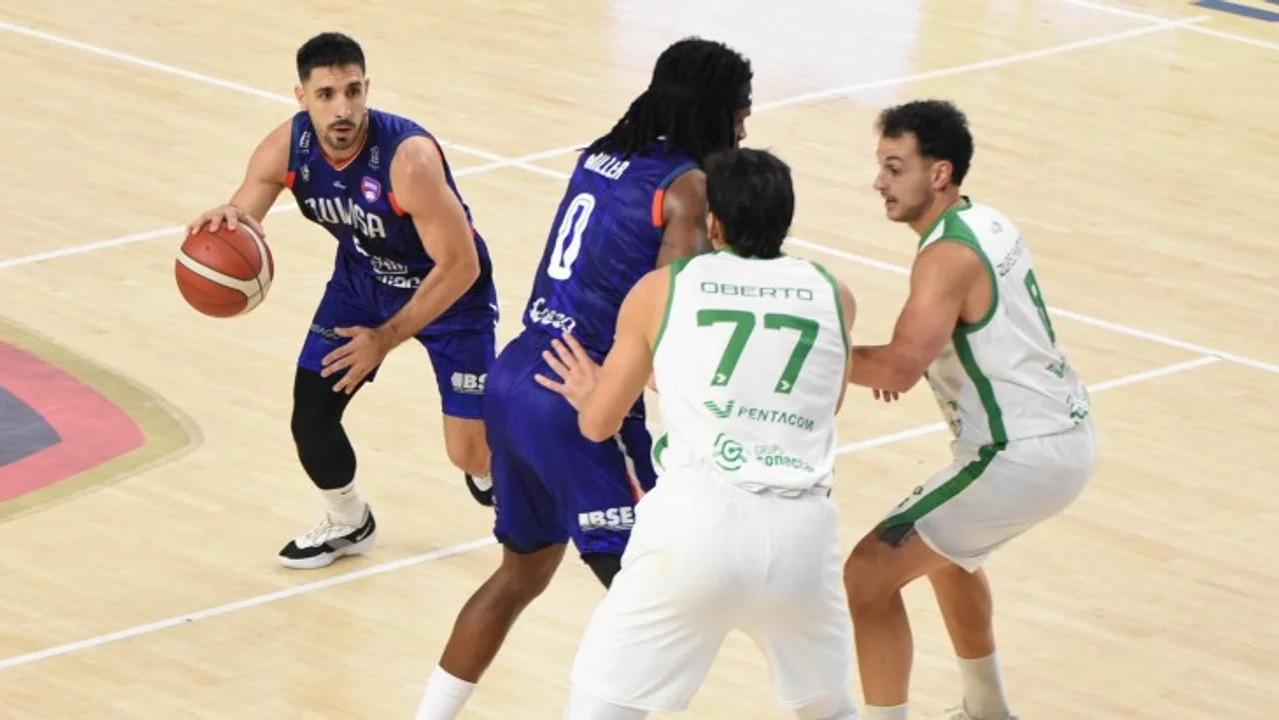 Quimsa dominó de principio a fin a Atenas