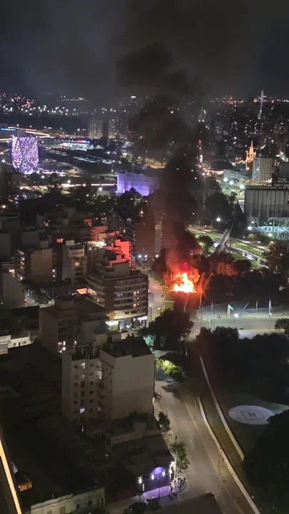 Incendio en asentamiento cordobés: continúan los inconvenientes en la zona