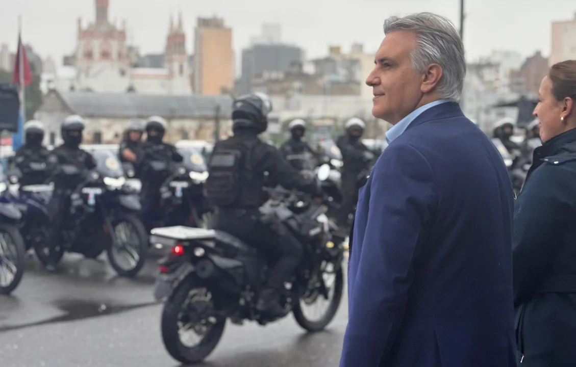 Martín Llaryora durante el acto de entrega de motocicletas.
