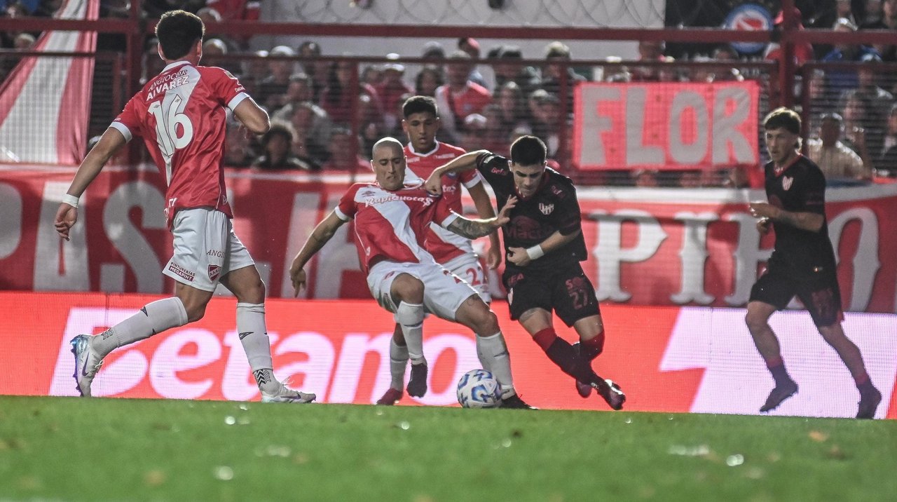 Instituto empata con Argentinos Juniors, por los octavos de final del Torneo Apertura thumbnail