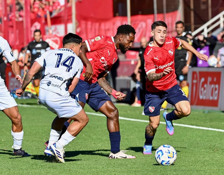 Independiente se impuso ante Independiente Rivadavia por los octavos de final del Torneo Apertura thumbnail