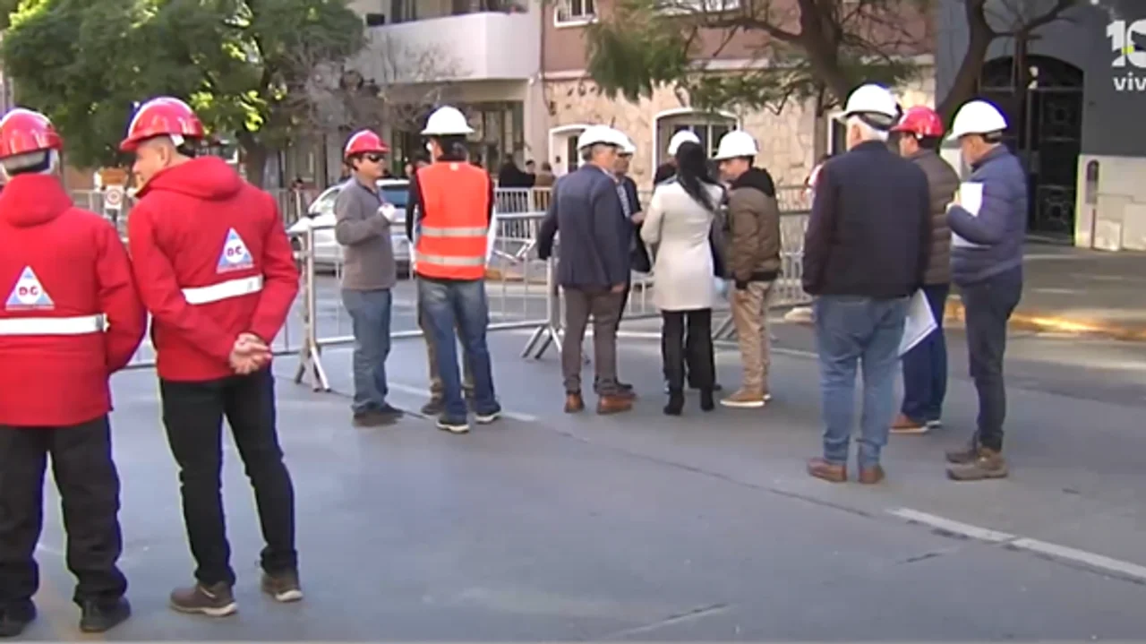 Las autoridades recorrieron la zona del desastre.