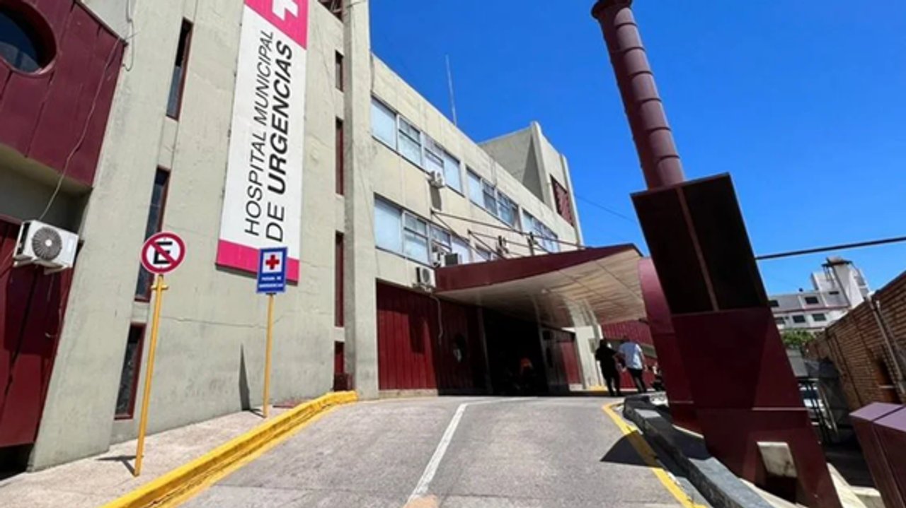 Rescate en el Río Suquía: un efectivo de la Policía de Córdoba se arrojó al agua para salvar a un hombre