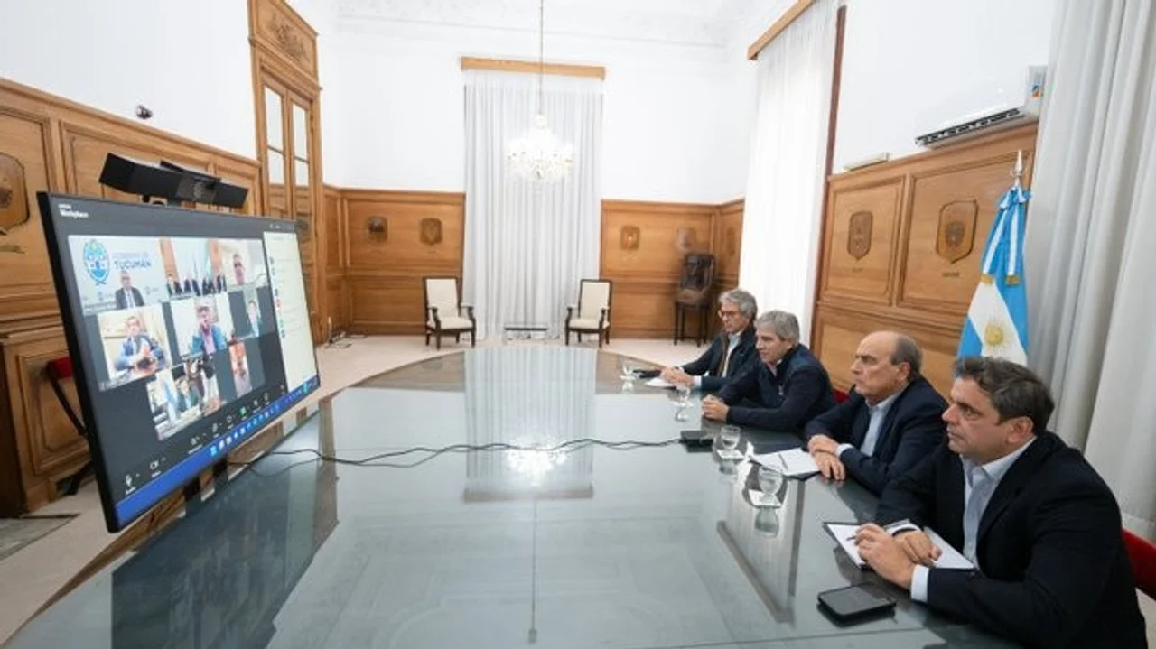 Guillermo Francos, Caputo junto con Lisandro Catalán, vicejefe de Gabinete del Interior y Juan Pazo, director ejecutivo de ARCA en la presentación.