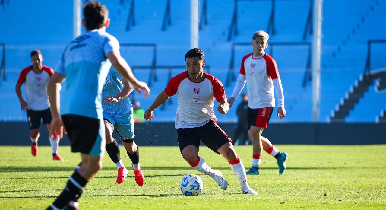 Belgrano e Instituto jugaron dos partidos amistosos en Alberdi thumbnail