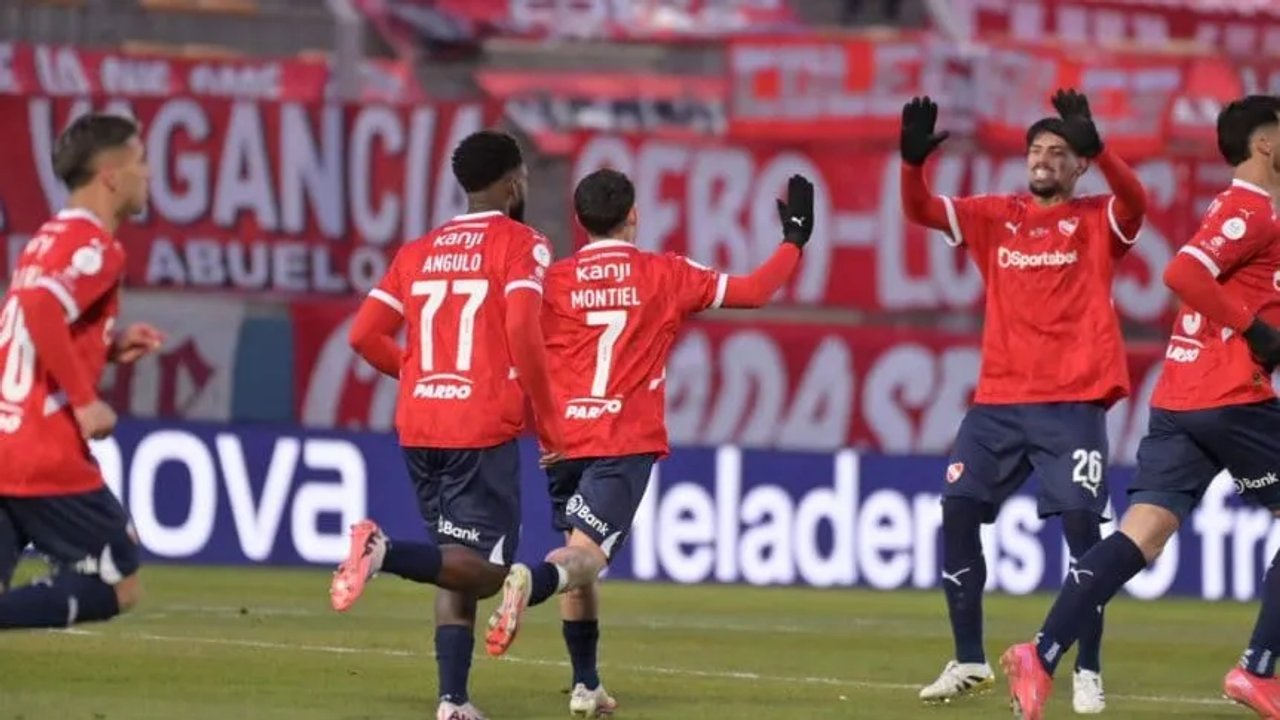 Remontada agónica: Independiente se impuso a Gimnasia (M) y avanza en la Copa Argentina thumbnail