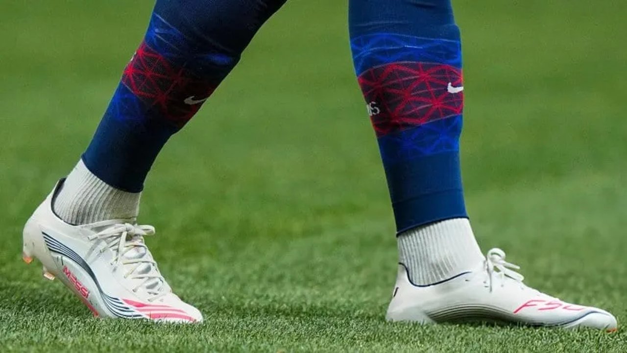 La puja por los botines de Désiré Doué: Quién se quedará con la joven estrella del PSG? thumbnail