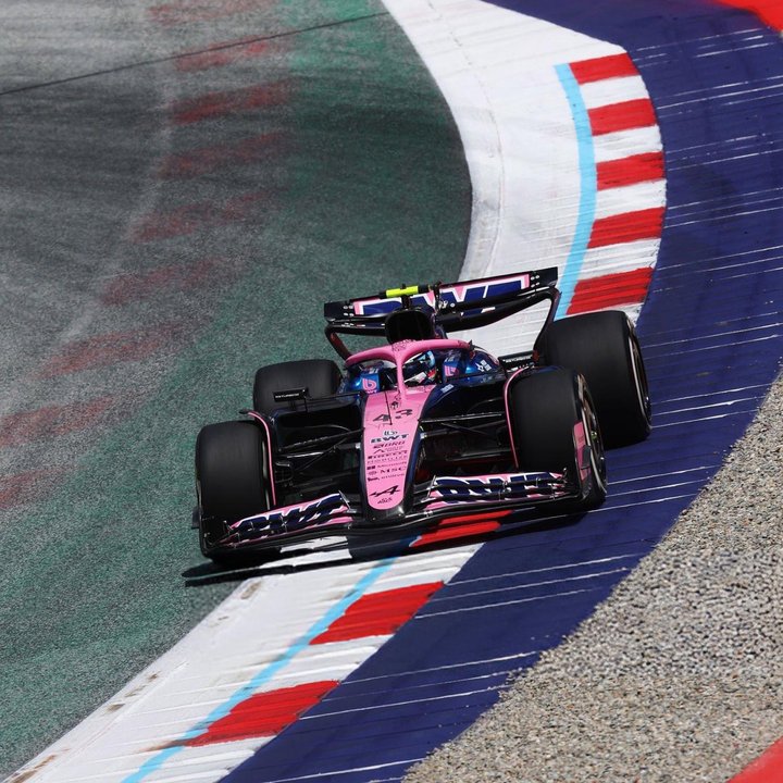 Franco Colapinto sumó rodaje en Silverstone y finalizó 16 en la primera práctica libre thumbnail