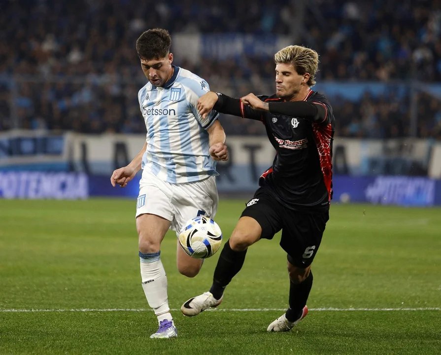 Racing cayó en Avellaneda ante Barracas Central thumbnail