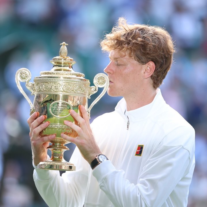 Jannik Sinner venció a Alcaraz y conquistó su primer título en Wimbledon thumbnail