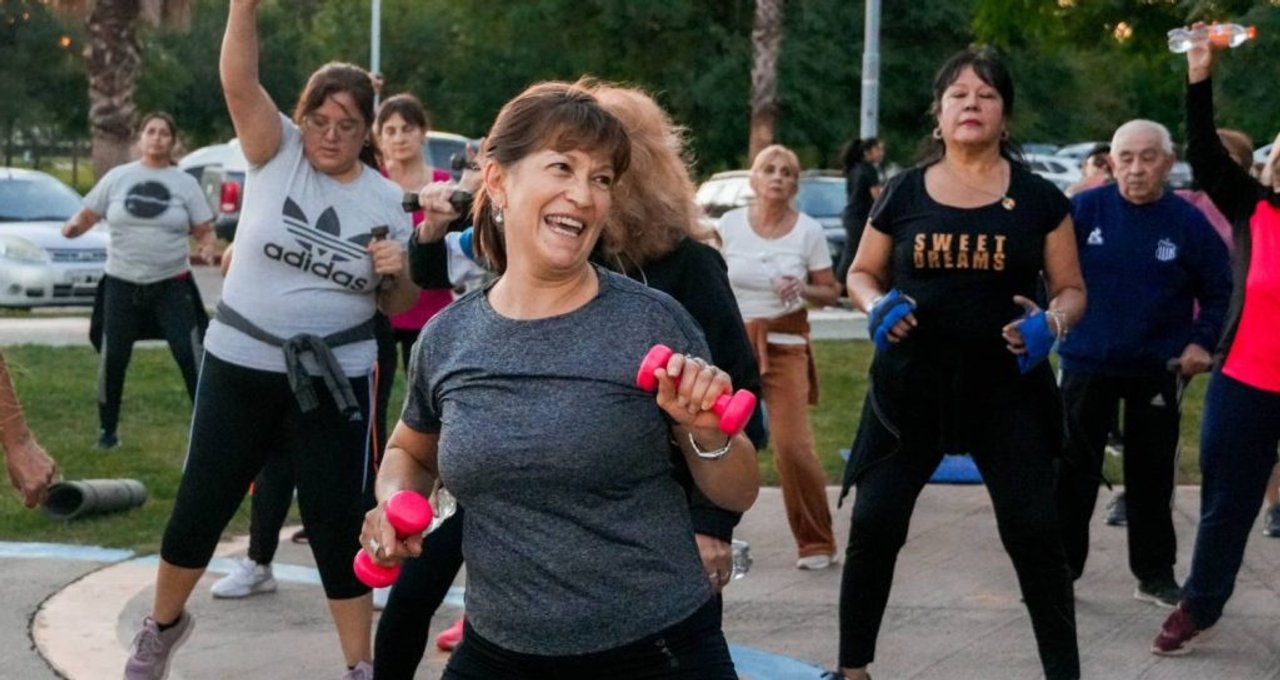 El Parque del Kempes en movimiento: clases gratuitas de aeróbica durante todo el año thumbnail