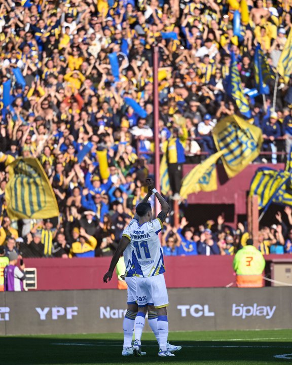 Con otro gol de penal de Di María, Central venció a Lanús en el regreso de los visitantes thumbnail