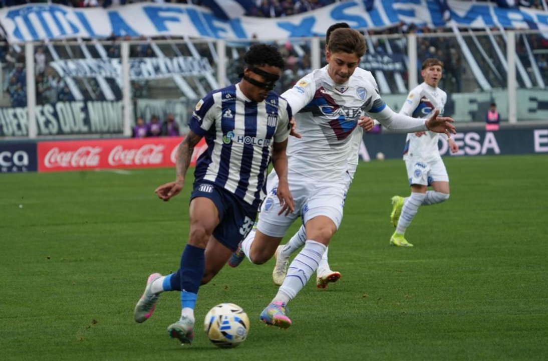 Talleres, con un hombre menos, iguala 0 a 0 con Godoy Cruz en el Kempes thumbnail