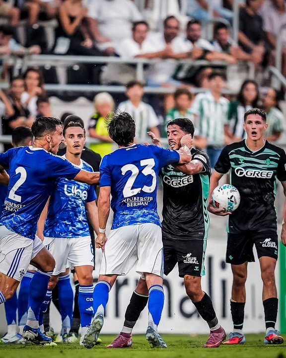 Pretemporada picante: batalla campal en Betis vs. Como y un golazo con sombrerito thumbnail