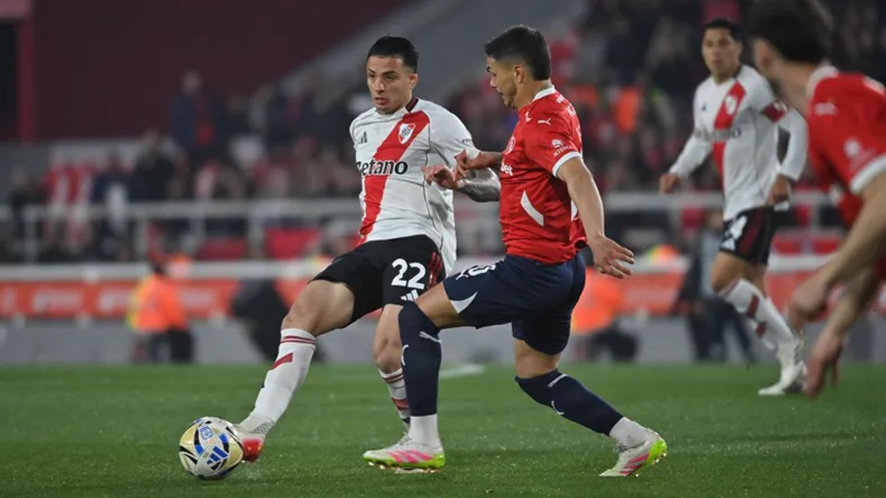Sin emociones: River igualó ante Independiente sin goles thumbnail
