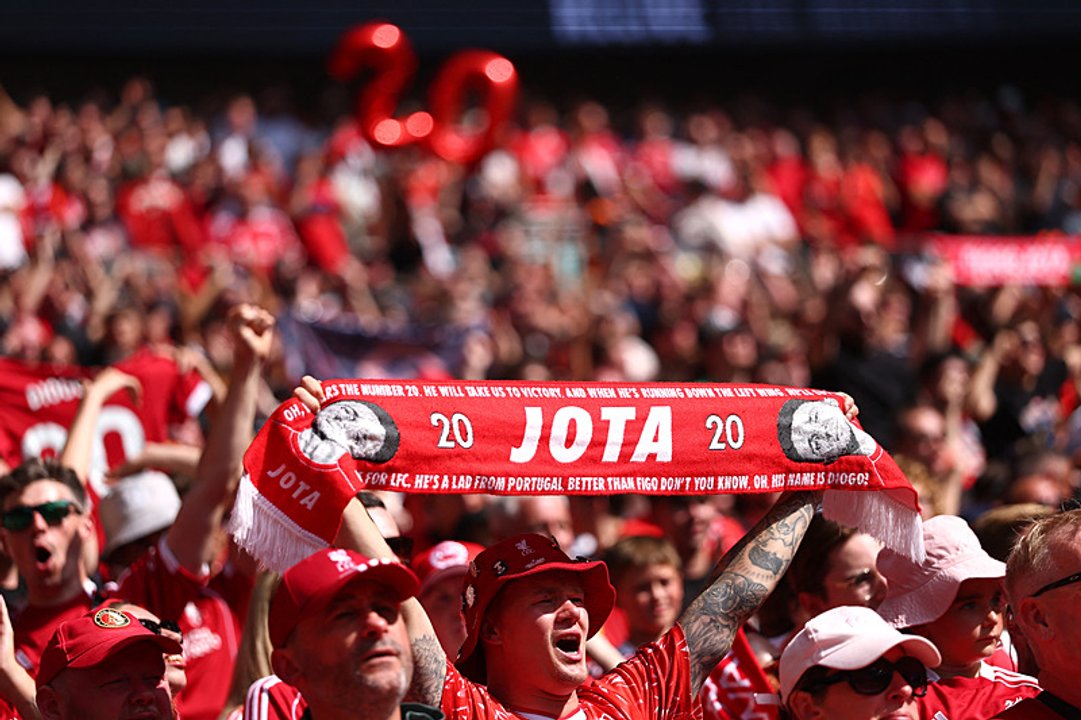 Video: el conmovedor homenaje del Liverpool a Diogo Jota en Wembley thumbnail