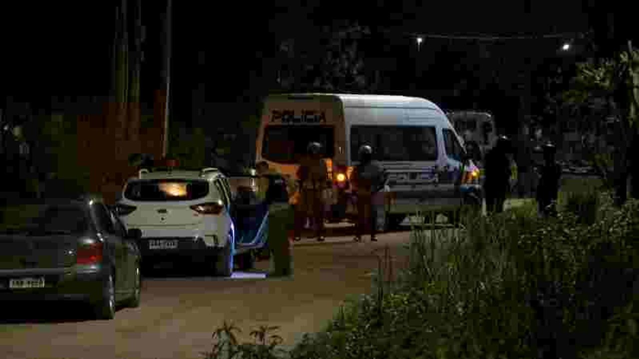 Un policía mató a dos personas tras el clásico entre Nacional y Peñarol en Uruguay thumbnail