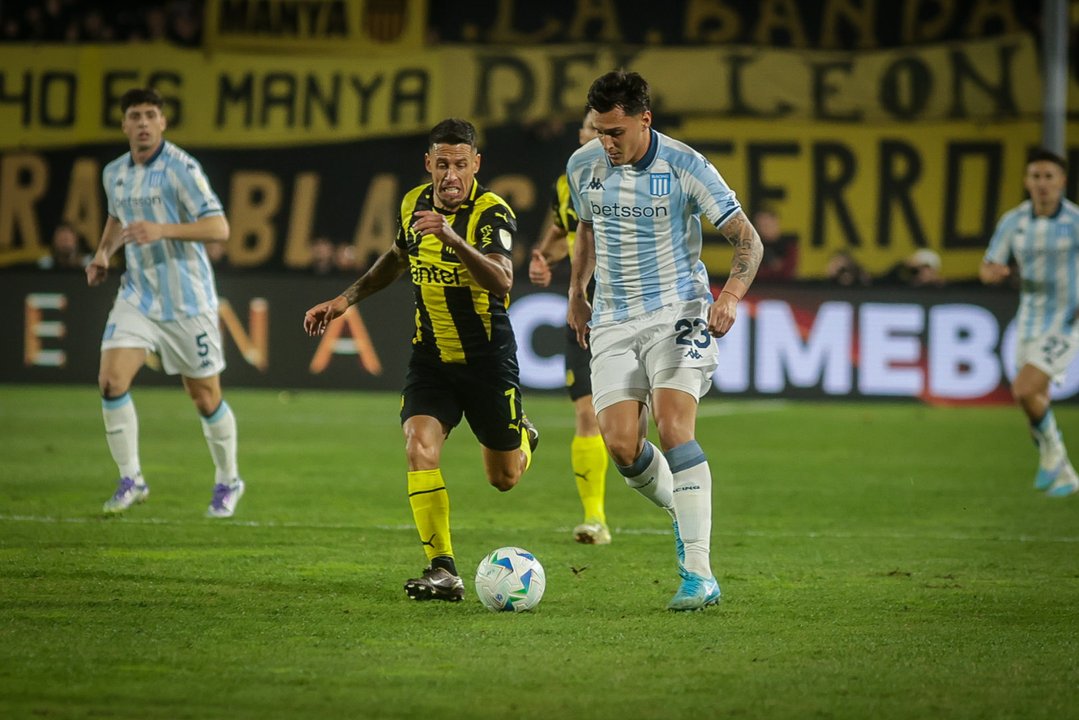 Libertadores: Racing cayó en su visita a Peñarol en un partido caldeado thumbnail