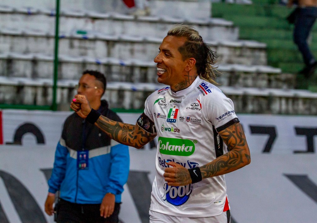 Con un penal de Dayro Moreno, Once Caldas venció a Huracán en Manizales thumbnail