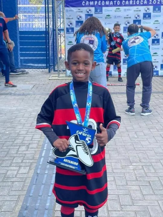 El video del niño de 8 años que maravilla en el fútbol de Brasil y firma con Nike thumbnail