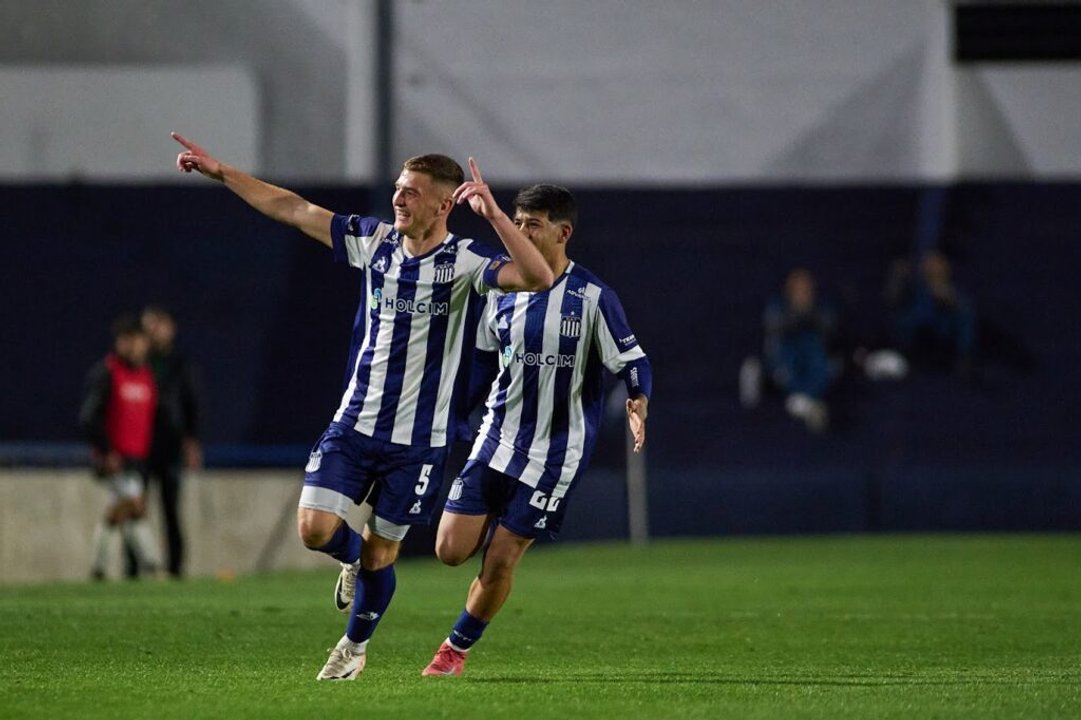 Desde atrás de mitad de cancha: el golazo de Culasso que hizo vibrar a La Boutique thumbnail