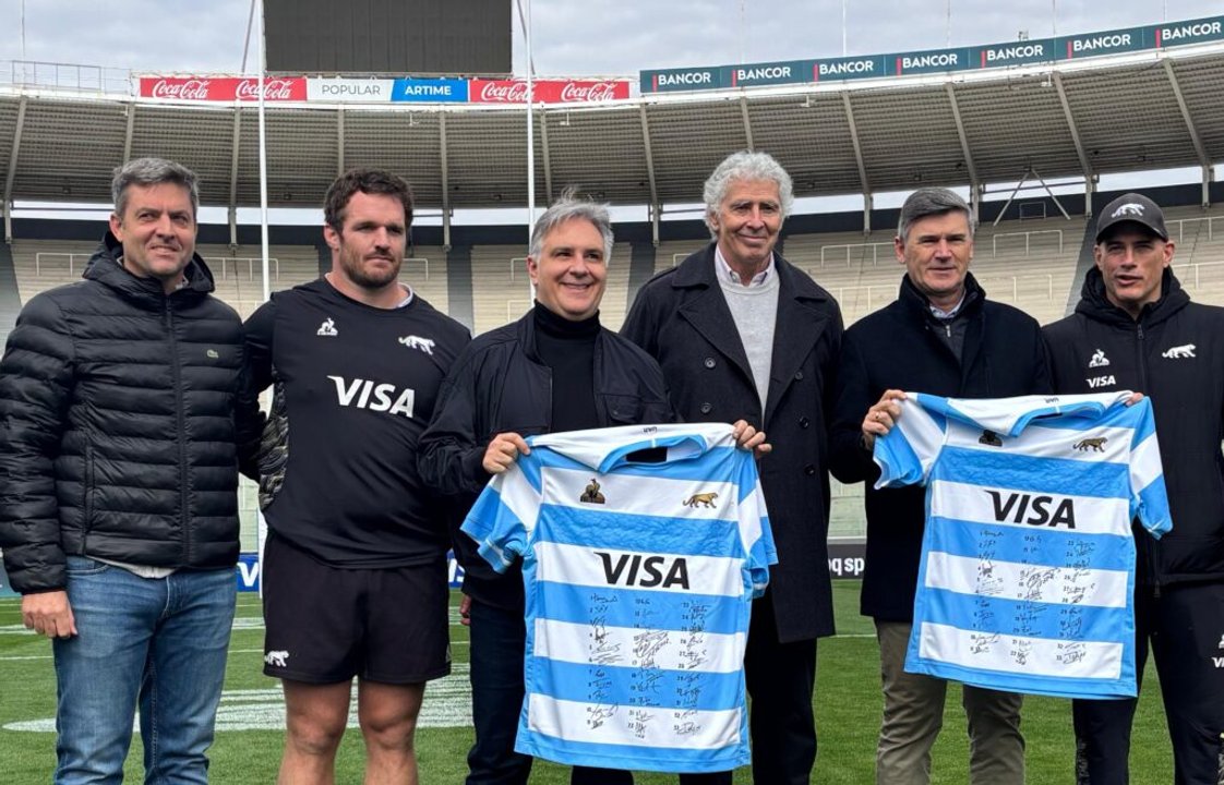 Martín Llaryora visitó a Los Pumas en la previa del duelo ante los All Blacks en Córdoba thumbnail