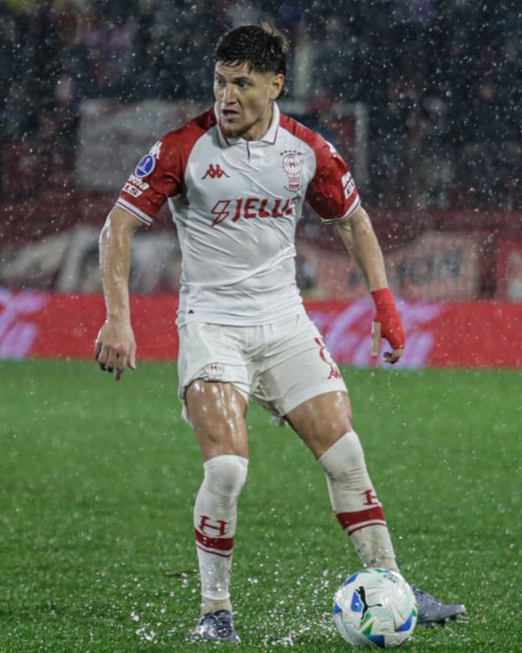 Lluvia, peleas y expulsiones: Huracán perdió y quedó eliminado de la Copa Sudamericana thumbnail