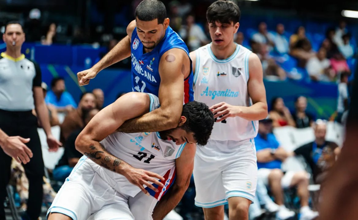Video: escandaloso final a las piñas entre Argentina y República Dominicana en la AmeriCup thumbnail
