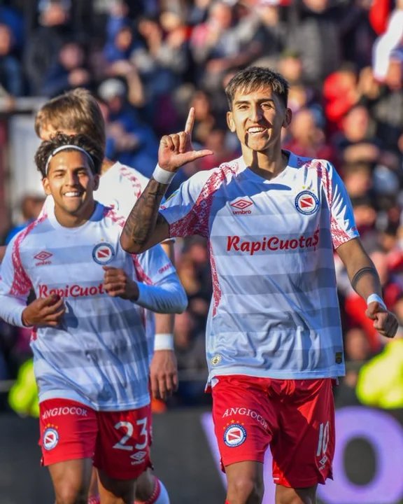 Festival de goles en La Paternal: Argentinos Juniors aplastó a Racing thumbnail