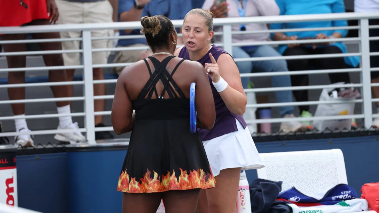 Tensión en el US Open: discusión entre Taylor Townsend y Jelena Ostapenko tras el partido thumbnail
