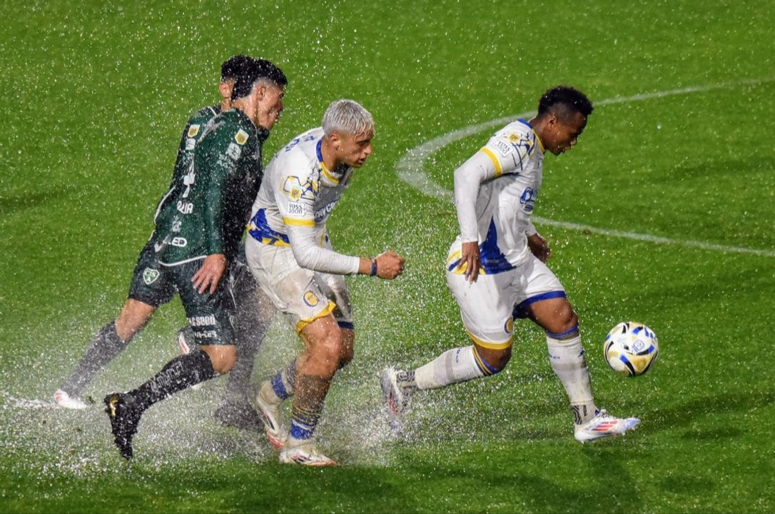 Sarmiento y Rosario Central no pudieron continuar por las intensas lluvias en Junín thumbnail