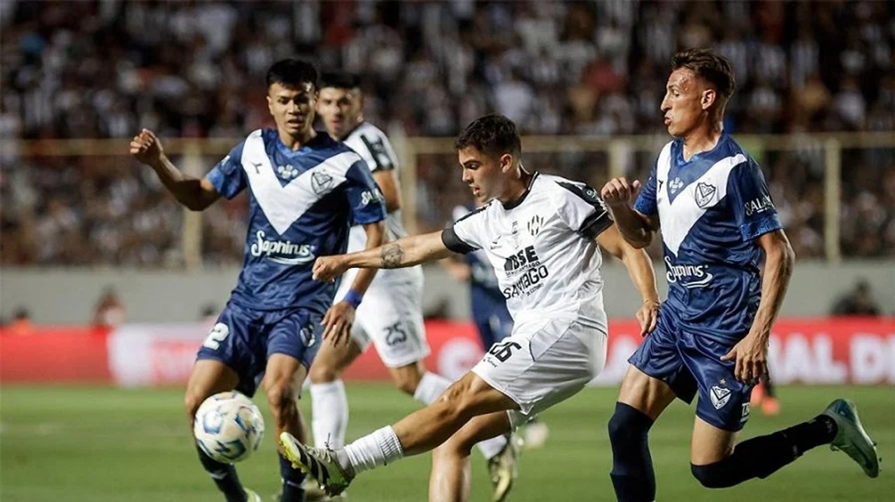 Vélez y Central Córdoba van por la Supercopa en Rosario thumbnail