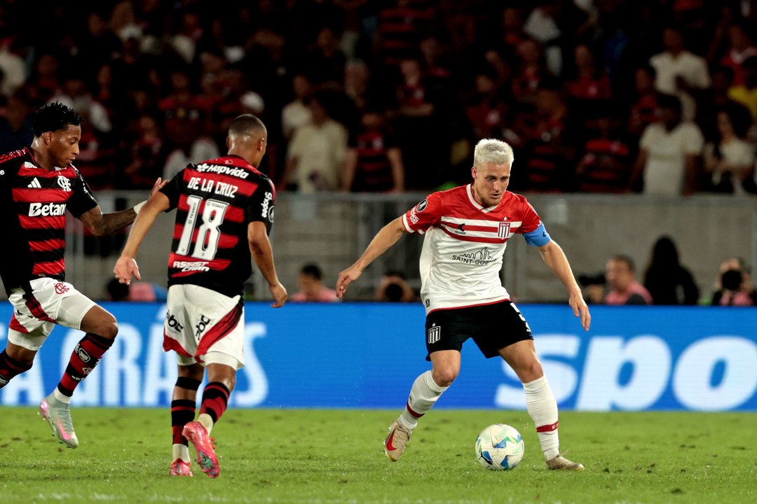 Libertadores: Estudiantes enfrenta a Flamengo en busca de un lugar en semifinales thumbnail
