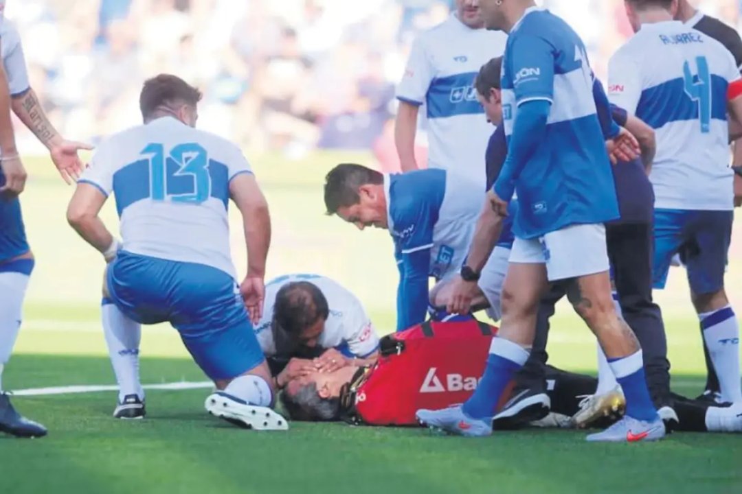 Un exarquero sufrió un infarto en un partido homenaje y fue reanimado por un compañero thumbnail