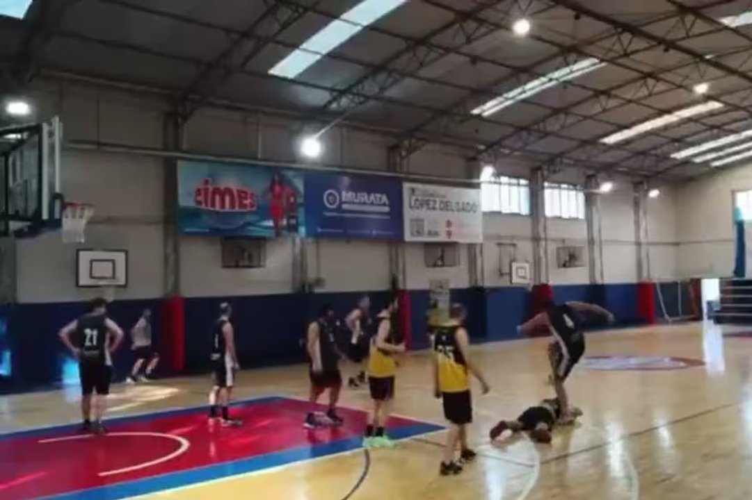 Brutalidad inexplicable: el castigo ejemplar en el básquet amateur thumbnail