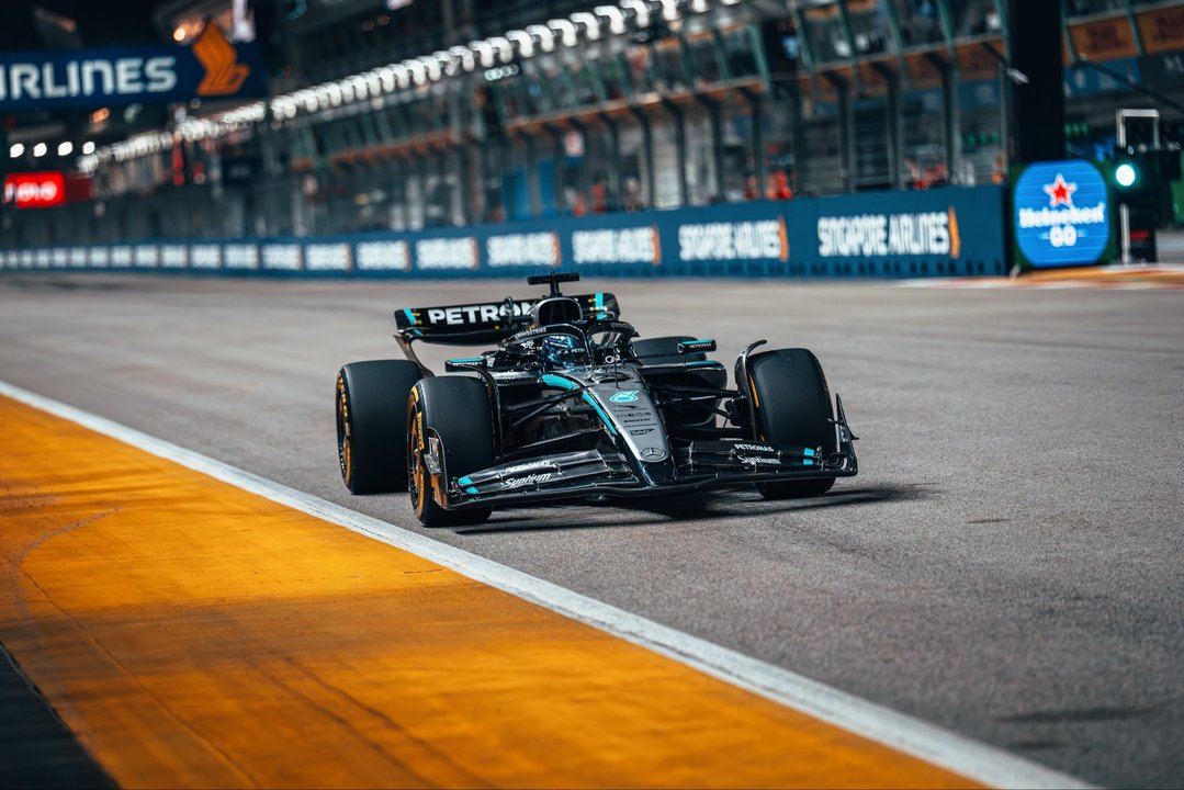 George Russell voló y le quitó la pole a Verstappen en Singapur thumbnail