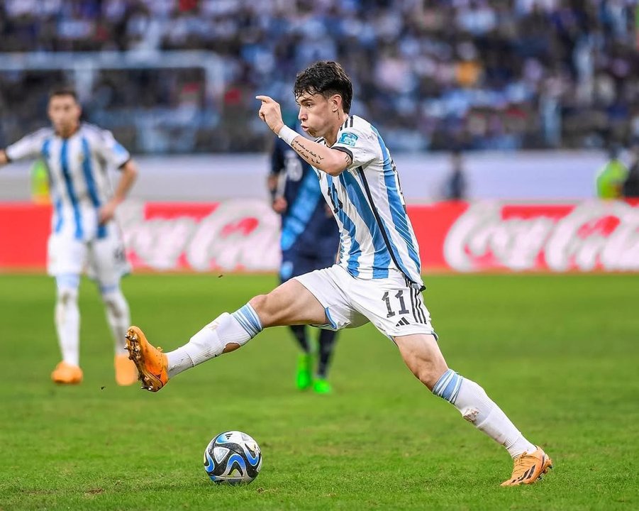 Entre dos camisetas: la promesa argentina que podría representar a otra selección thumbnail