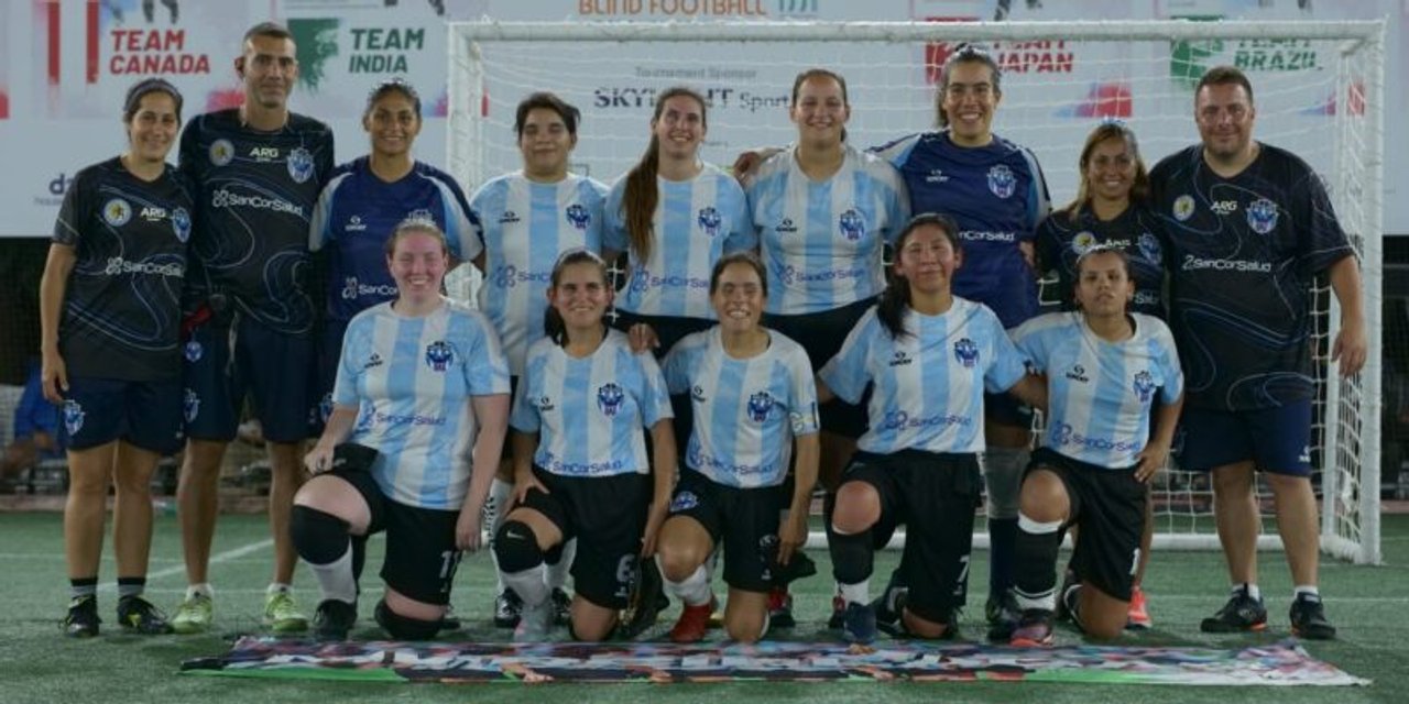 Mundial India 2025: Las Murciélagas arrasan en la zona y sellan pase a semis thumbnail