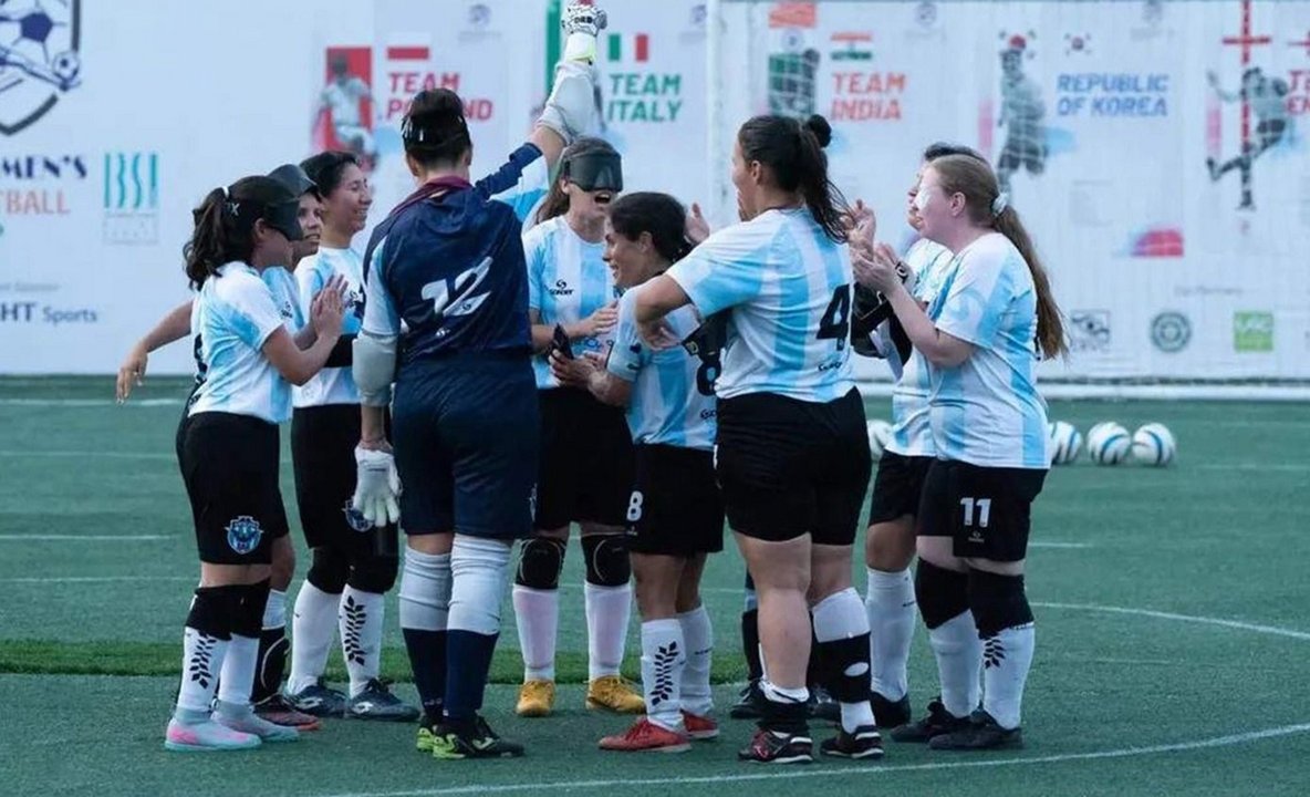 Coronadas de gloria: Las Murciélagas, bicampeonas del mundo thumbnail