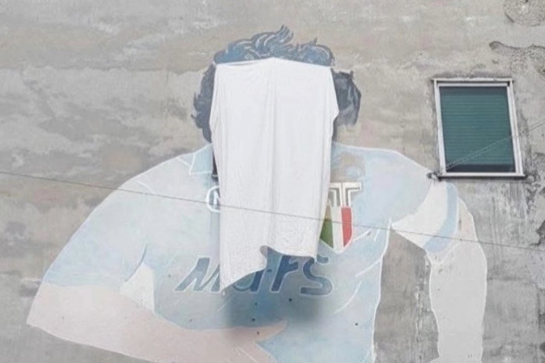 Sorpresa en Nápoles: el mural de Maradona fue cubierto y causó malestar entre los fanáticos thumbnail