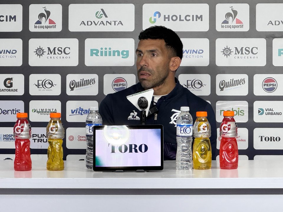Carlos Tévez: Nos quedan tres partidos y vamos a pelear hasta el final thumbnail