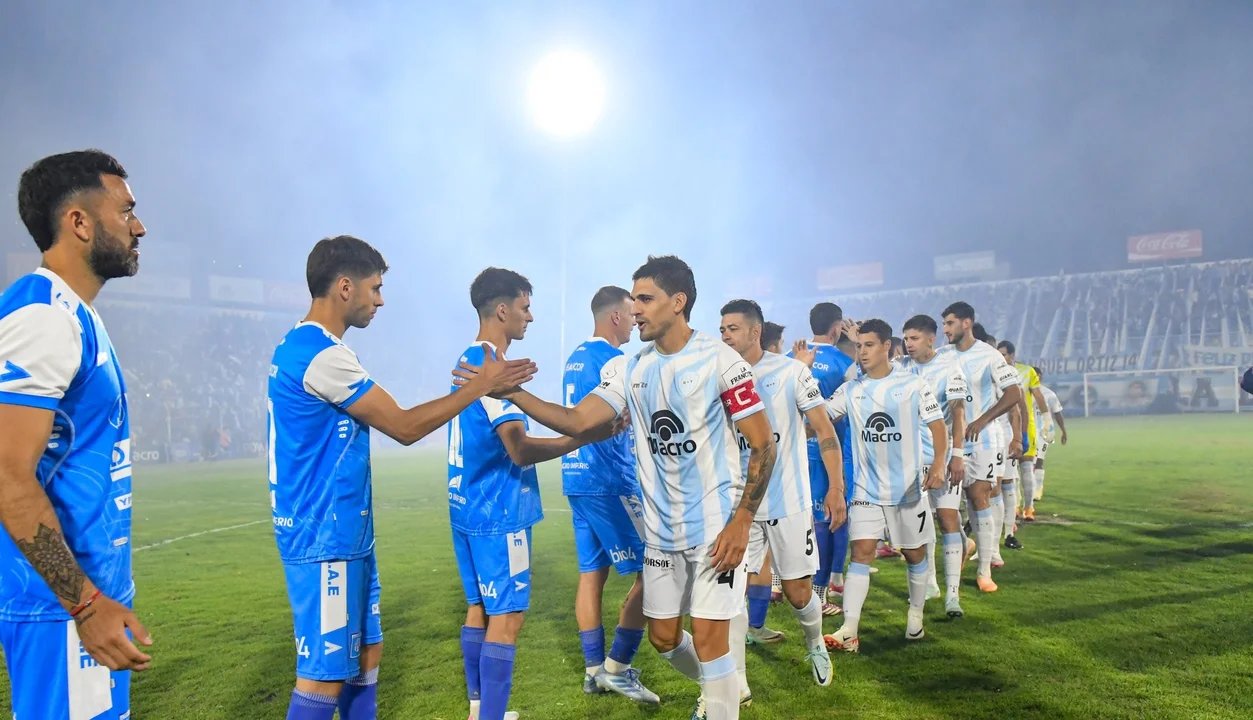 Con uno menos, Estudiantes de Delfino resistió y sacó un empate en Salta ante Gimnasia y Tiro thumbnail
