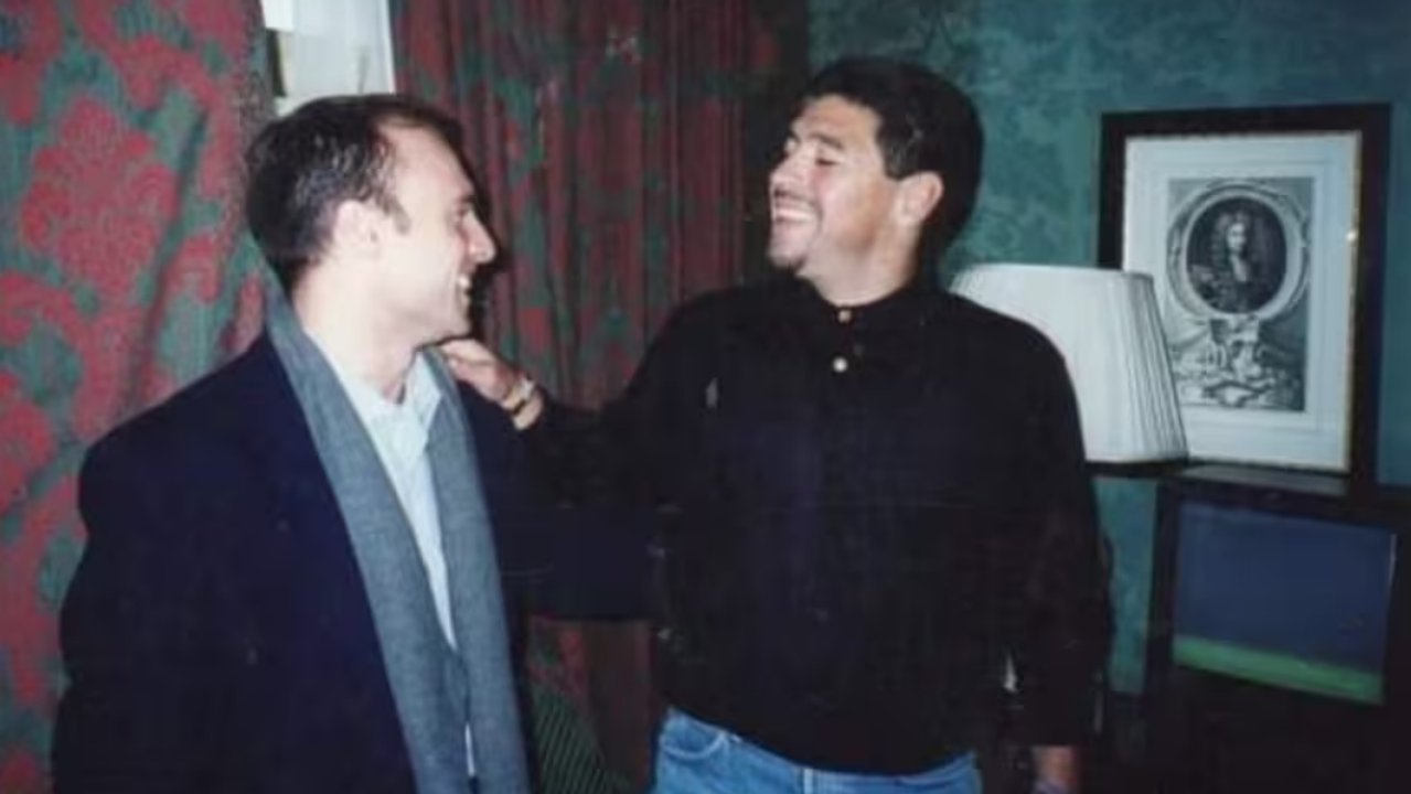 La singular historia del cordobés que llevó a Oxford a Diego Maradona thumbnail