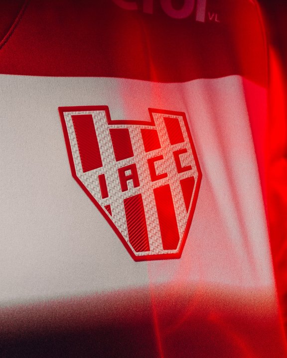 Instituto presentó su nueva camiseta y renovó su vínculo con Givova thumbnail