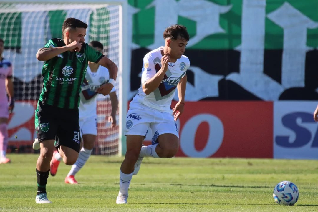 Clásico con el descenso en juego: Godoy Cruz y San Martín se juegan la vida en Mendoza thumbnail